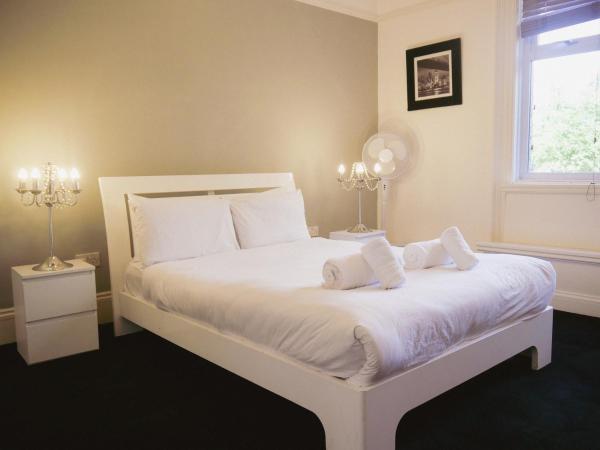 Hotel Anfield : photo 3 de la chambre chambre double avec salle de bains privative
