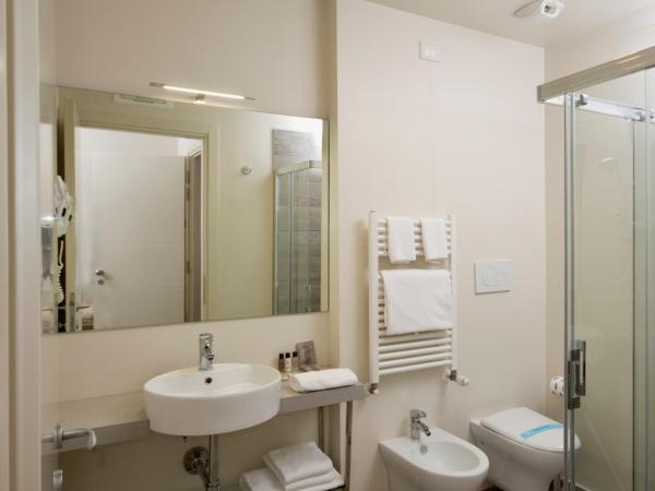 L'Hotel : photo 9 de la chambre chambre double ou lits jumeaux standard