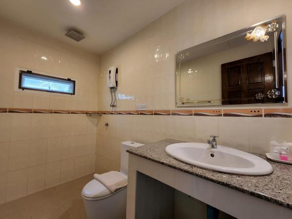 La-or Resort : photo 5 de la chambre chambre lits jumeaux - vue sur piscine