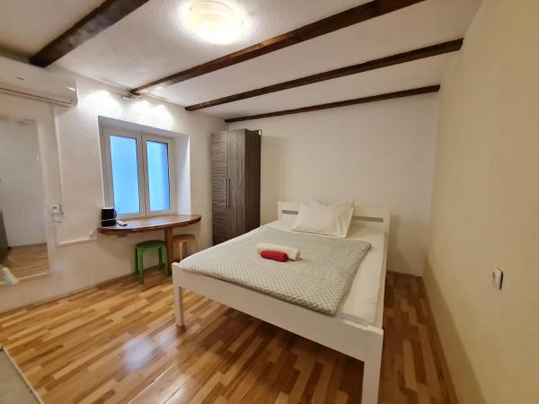 Rooms & Studio Apartments Šibenik : photo 5 de la chambre studio lit queen-size