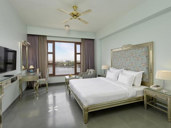 Brahma Niwas - Best Lake View Hotel in Udaipur : photo 2 de la chambre chambre lit king-size - vue sur lac