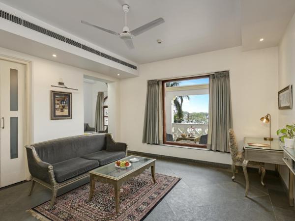 Brahma Niwas - Best Lake View Hotel in Udaipur : photo 2 de la chambre suite avec balcon