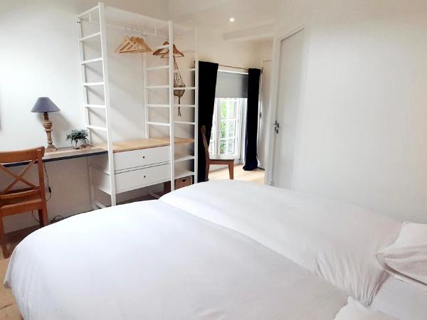 La Ferme du Soyeuru : photo 2 de la chambre chambre double ou lits jumeaux - vue sur jardin