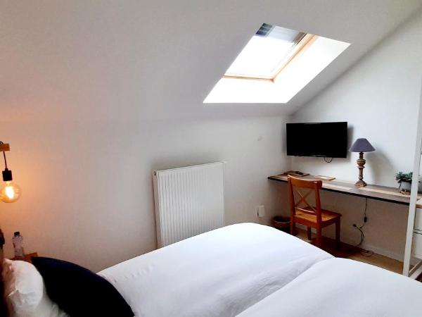 La Ferme du Soyeuru : photo 4 de la chambre chambre double ou lits jumeaux - vue sur jardin