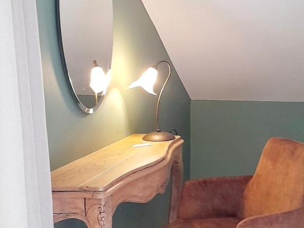 La Ferme du Soyeuru : photo 3 de la chambre chambre double ou lits jumeaux - vue sur jardin