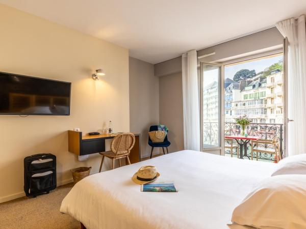 Hôtel De La Vallée : photo 10 de la chambre chambre double supérieure avec balcon - vue sur mer