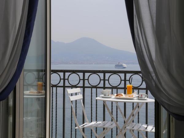 M'incanto B&B : photo 5 de la chambre chambre double avec balcon - vue sur mer