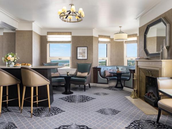 Fairmont Le Chateau Frontenac : photo 6 de la chambre chambre lit king-size fairmont gold - vue sur ville