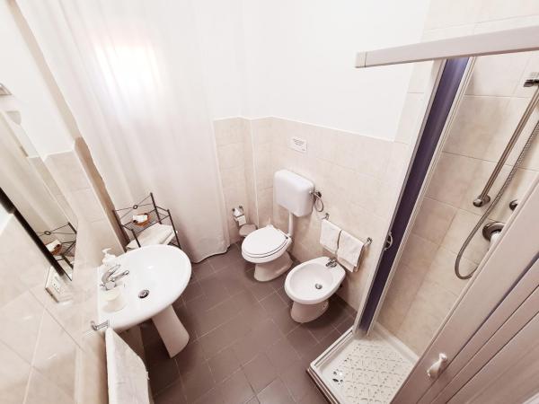 Affittacamere Il Terrazzo Di Archimede : photo 6 de la chambre chambre double avec salle de bains privative extérieure