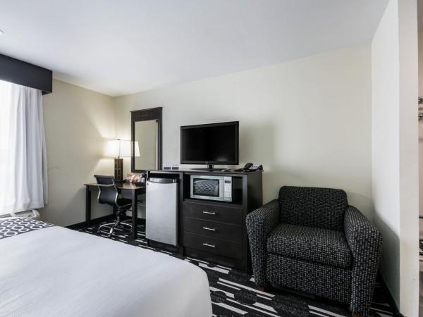 Days Inn by Wyndham Oklahoma City Bricktown : photo 4 de la chambre chambre lit king-size - non-fumeurs