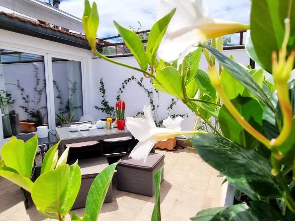 B&B Lorena Suites : photo 3 de la chambre suite junior avec terrasse et sauna privé