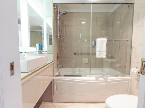 Hotel Plaza Quebec : photo 5 de la chambre chambre avec 1 lit queen-size et 1 lit escamotable queen-size - vue sur extérieur