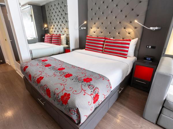 Hotel Plaza Quebec : photo 1 de la chambre chambre avec 1 lit queen-size et 1 lit escamotable queen-size - vue sur extérieur