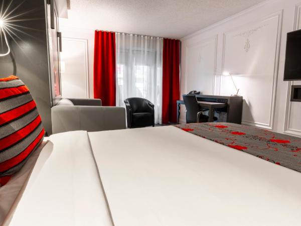 Hotel Plaza Quebec : photo 2 de la chambre chambre avec 1 lit quen-size et 1 lit escamotable queen-size - balcon intérieur