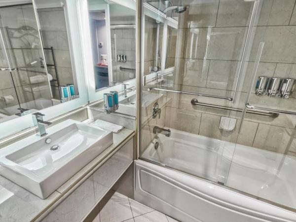 Hotel Plaza Quebec : photo 5 de la chambre chambre avec 1 lit quen-size et 1 lit escamotable queen-size - terrasse intérieure