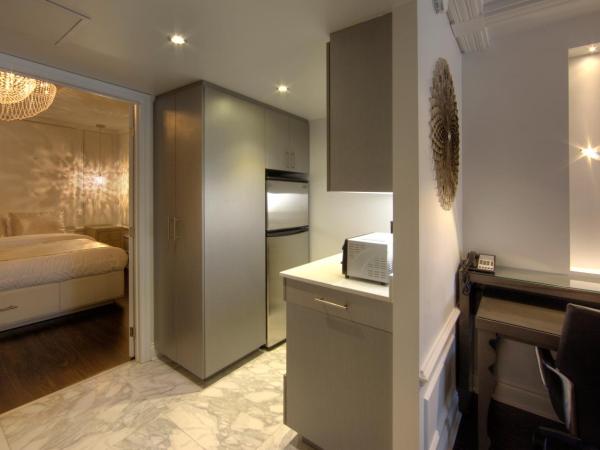 Hotel Plaza Quebec : photo 4 de la chambre suite blanche premium avec 1 lit king-size et 1 lit escamotable queen-size