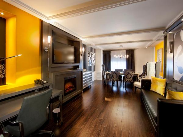 Hotel Plaza Quebec : photo 4 de la chambre suite premium topaze avec 1 lit king-size et 1 lit escamotable queen-size
