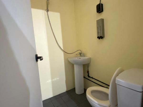 Itaewon Inn : photo 10 de la chambre chambre familiale avec salle de bains privative