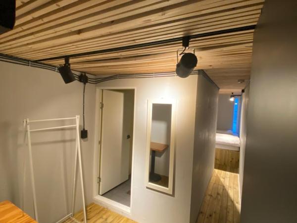 Itaewon Inn : photo 3 de la chambre chambre simple avec salle de bains