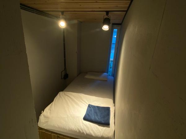 Itaewon Inn : photo 2 de la chambre chambre simple avec salle de bains