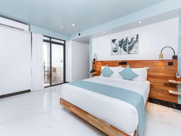 Marukab Plaza : photo 3 de la chambre deluxe double room with balcony (free return airport transport)