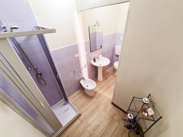 Affittacamere Il Terrazzo Di Archimede : photo 7 de la chambre chambre quadruple avec salle de bains privative