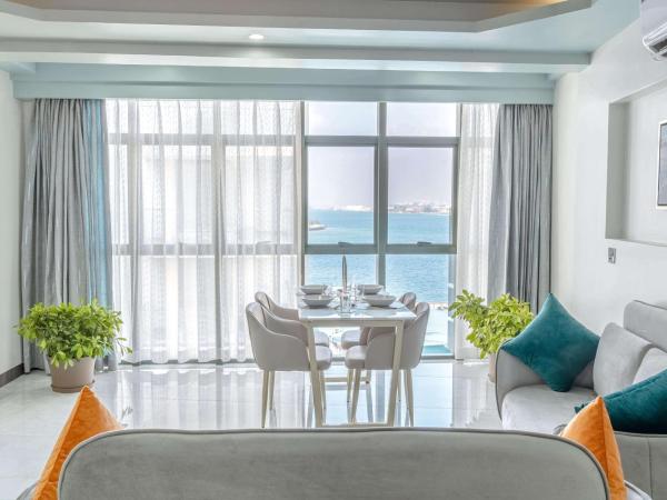 Marukab Plaza : photo 8 de la chambre two-bedroom suite with partial sea view (free return airport transport)