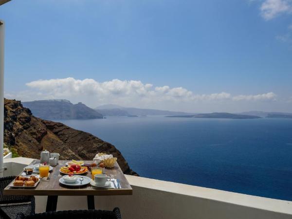Strogili : photo 10 de la chambre chambre double supérieure avec balcon - vue sur la caldeira