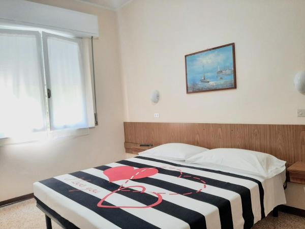 Hotel Amalfi : photo 8 de la chambre chambre double ou lits jumeaux