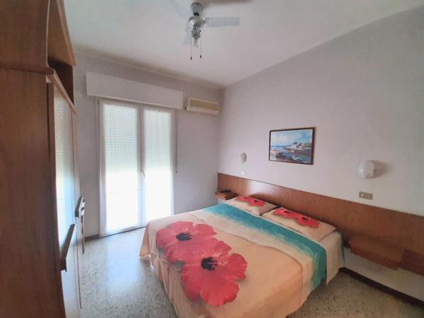 Hotel Amalfi : photo 6 de la chambre chambre double ou lits jumeaux avec balcon
