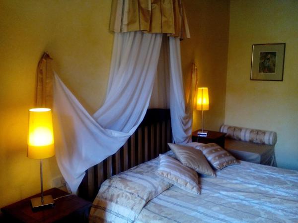 Hotel Tourist House : photo 8 de la chambre chambre triple