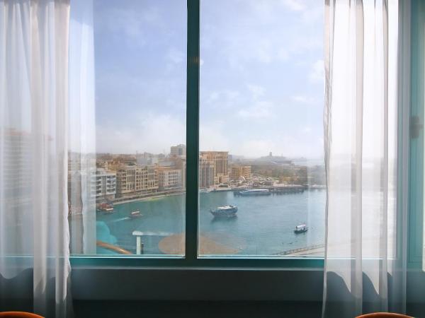 The George Hotel by Saffron, Dubai Creek : photo 7 de la chambre grande chambre - vue sur crique et quartier heritage