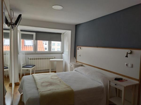 Hostal Mara : photo 2 de la chambre chambre lit queen-size 