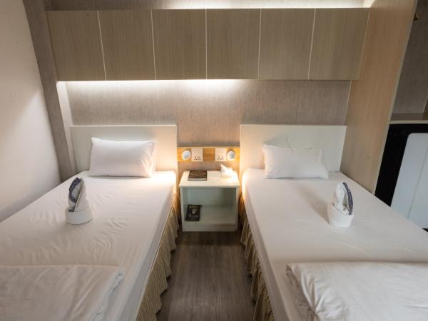 Connect Hostel : photo 2 de la chambre chambre lits jumeaux avec salle de bains privative