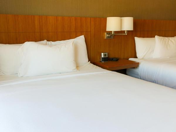 Hyatt Place Chicago-South/University Medical Center : photo 3 de la chambre chambre avec 2 lits queen-size et canapé-lit - Étage supérieur