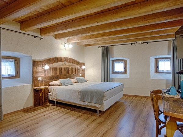 Chambres d'hôtes La Moraine Enchantée : photo 7 de la chambre chambre supérieure avec douche spa