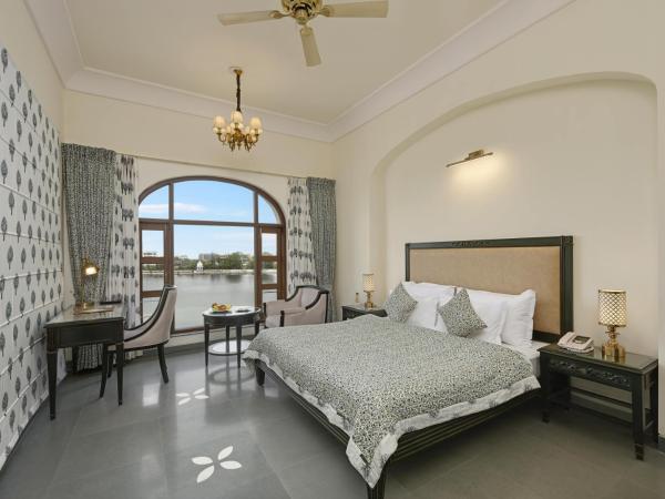 Brahma Niwas - Best Lake View Hotel in Udaipur : photo 3 de la chambre chambre lit king-size - vue sur lac