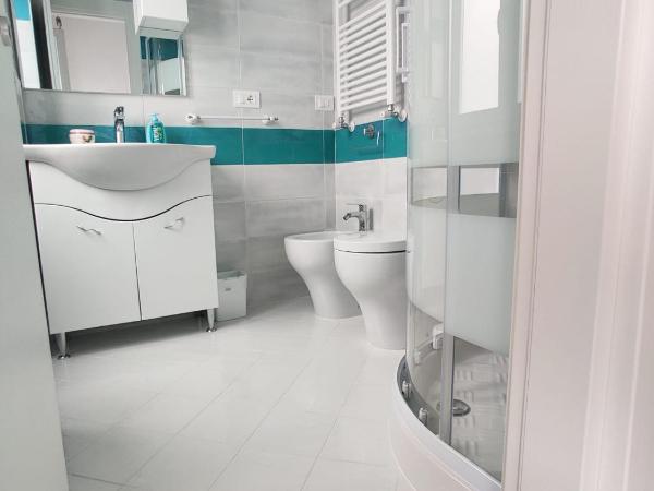 Casa Vacanze Da Serena : photo 6 de la chambre chambre triple avec salle de bains privative