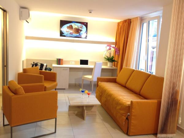 Hotel Tamaro : photo 4 de la chambre chambre familiale (2 adultes + 2 enfants) - vue sur cour