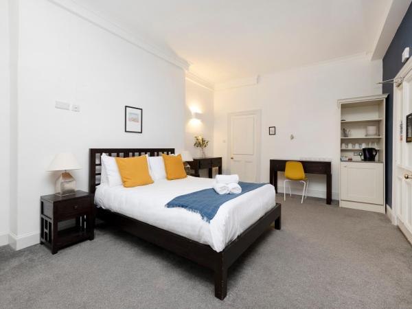 JOIVY Haymarket : photo 2 de la chambre chambre familiale avec salle de bains privative