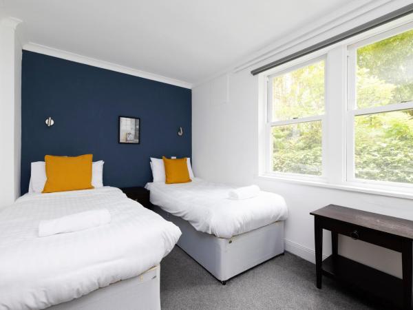 JOIVY Haymarket : photo 4 de la chambre chambre familiale avec salle de bains privative