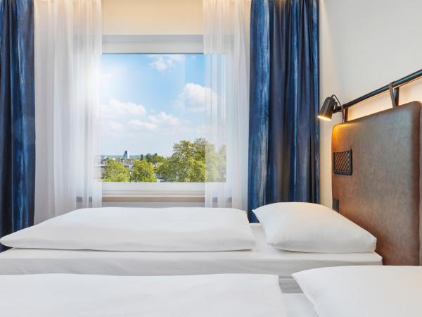 H2 Hotel Düsseldorf City : photo 2 de la chambre chambre lits jumeaux standard