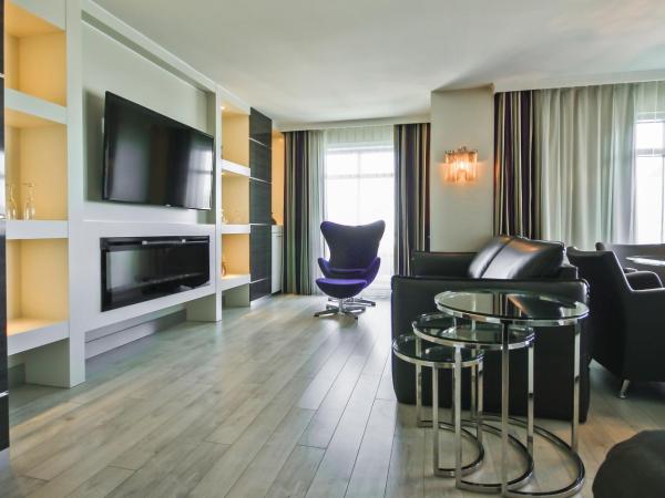 Hôtel Palace Royal : photo 4 de la chambre studio de luxe avec 1 lit king-size et canapé-lit - vue panoramique sur ville