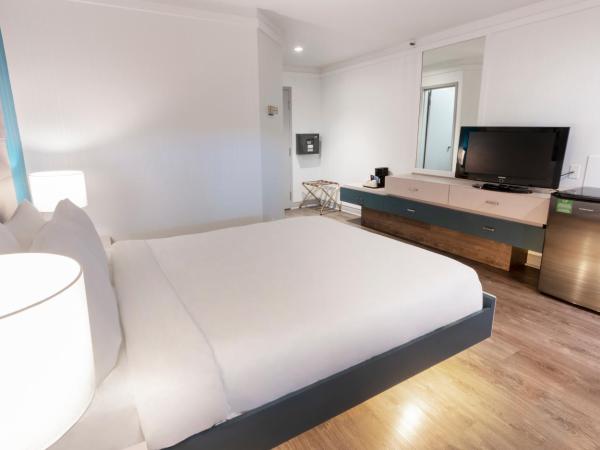 Hôtel Québec Inn : photo 2 de la chambre chambre double Économique avec balcon intérieur côté restaurant