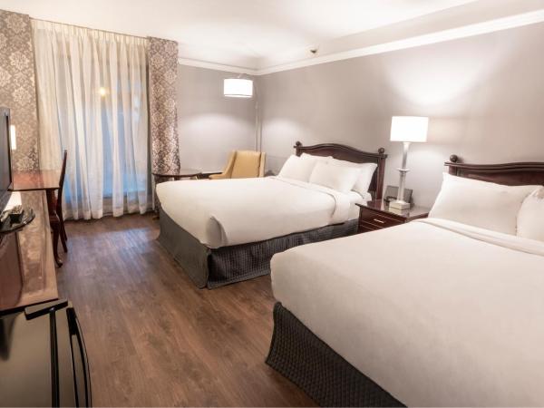 Hôtel Québec Inn : photo 2 de la chambre chambre traditionnelle avec 2 lits doubles et terrasse intérieure - côté piscine