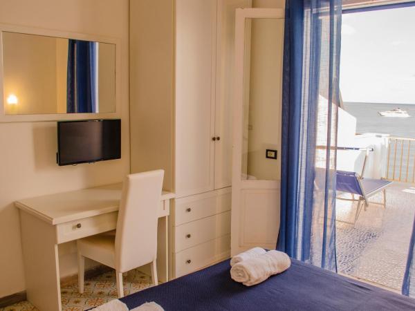 Hotel Regina del Mare : photo 6 de la chambre chambre double supérieure - vue sur mer