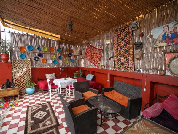 Fes Hostel Home : photo 7 de la chambre chambre triple avec salle de bains privative