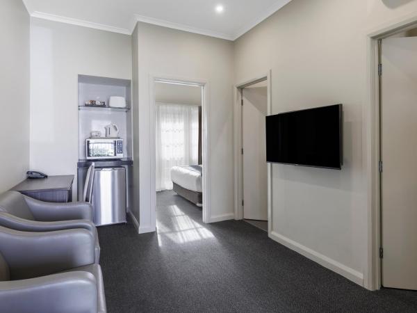 Quality Hotel Melbourne Airport : photo 2 de la chambre suite familiale 2 chambres (À l'Étage)