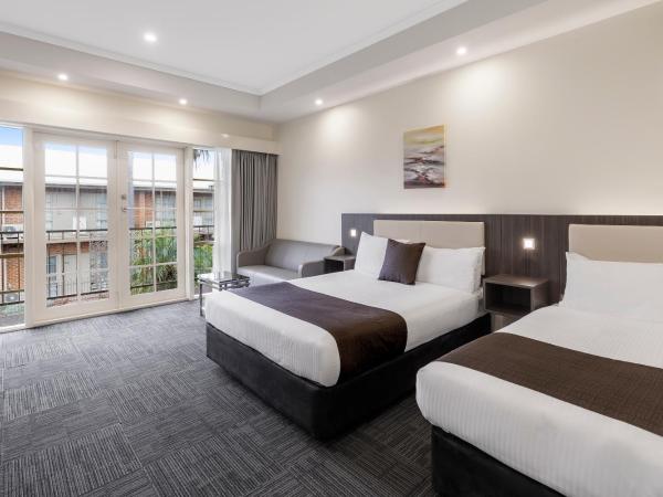 Quality Hotel Melbourne Airport : photo 4 de la chambre executive twin room (located upstairs)