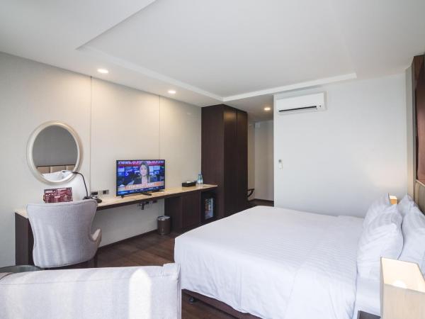 SureStay Plus by Best Western Sukhumvit 2 : photo 9 de la chambre chambre lit king-size deluxe